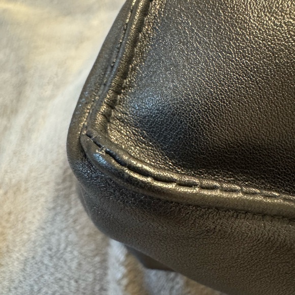 Chanel Black Lambskin Leather Women's Bag/Tote with COA. Excellent Condition! - Picture 5 of 16